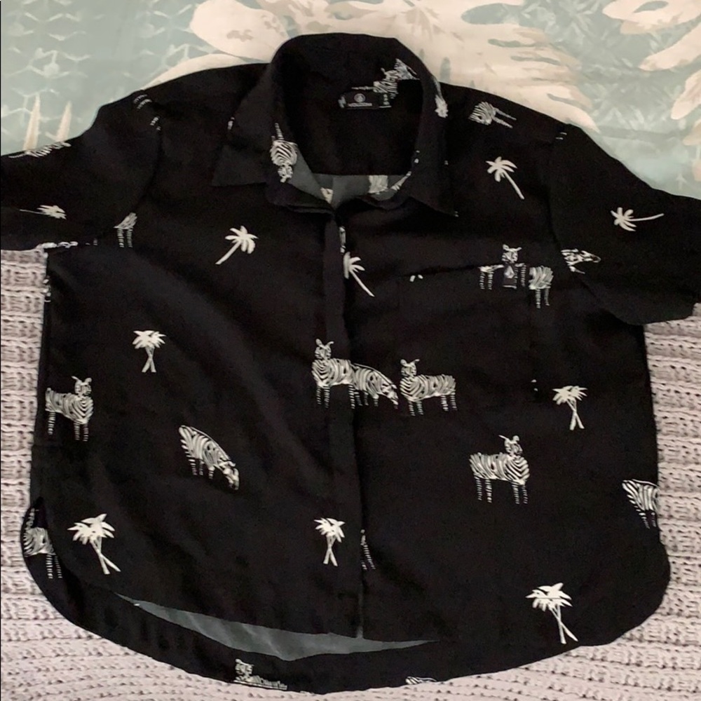 Juniors Volcom crop button down